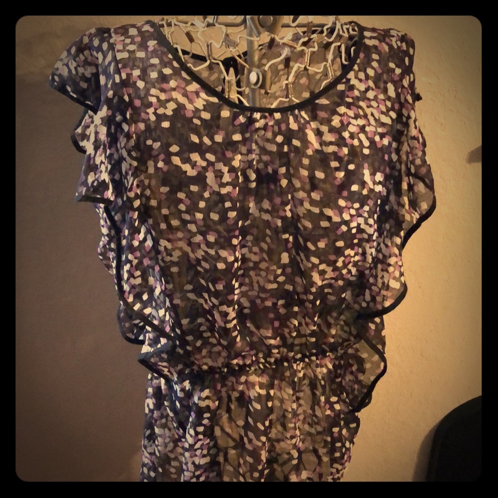 🌹NWOT Pretty Masquerade top with side wings🌹